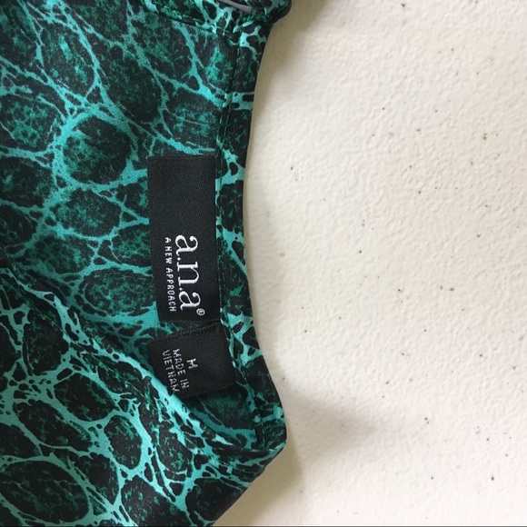 3/$25 a.n.a blouse size M - Picture 2 of 5